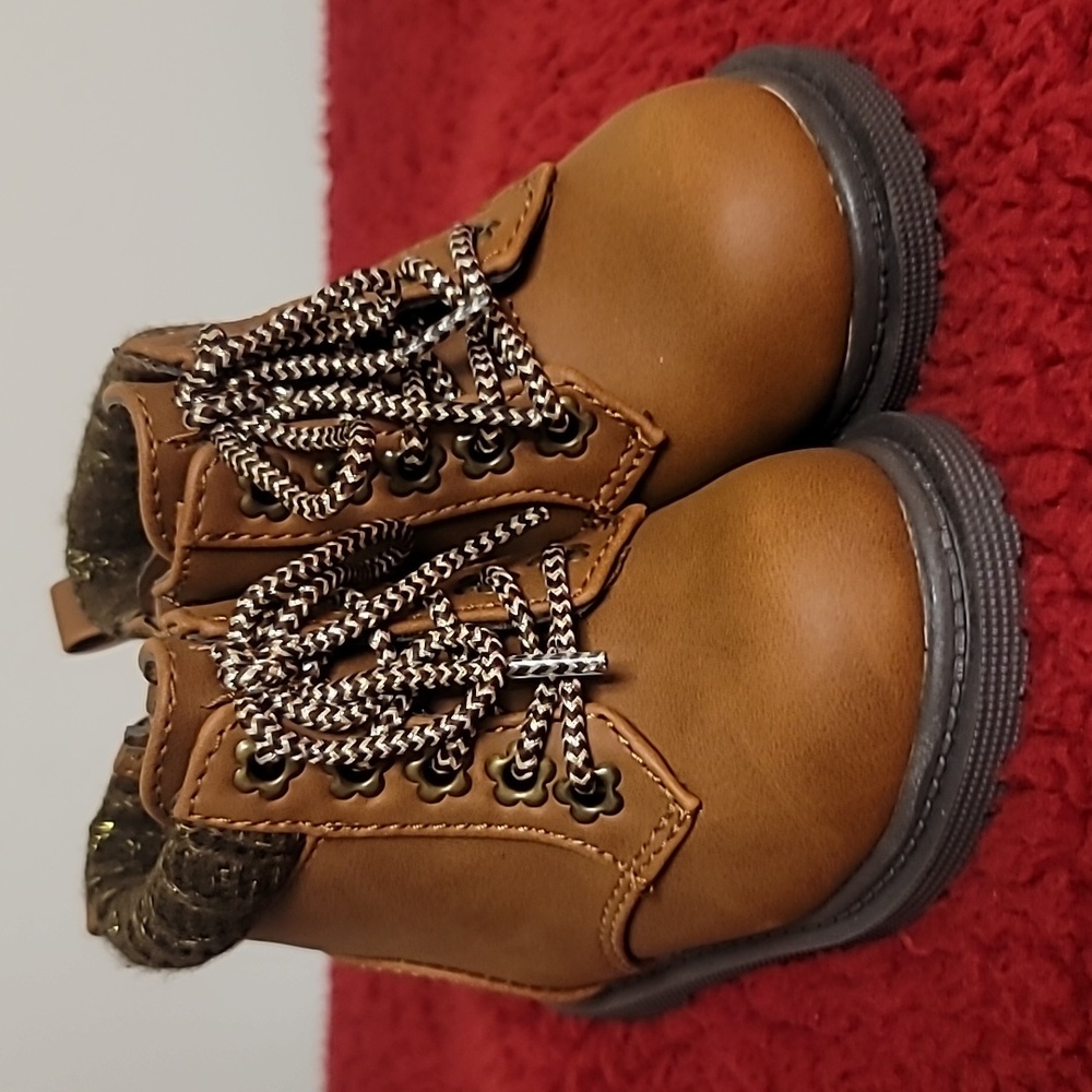 Wonder nation infant girl sweater boots, easy on/off. Non-marking outsole size 3
